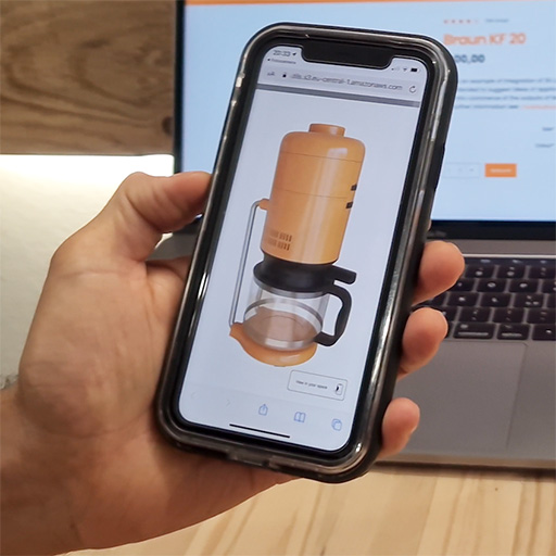 Passo 4: l'utente sta ora visualizzando lo stesso modello 3D sul suo smartphone.